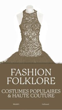 Couverture du livre FASHION FOLKLORE - COSTUMES POPULAIRES ET HAUTE COUTURE