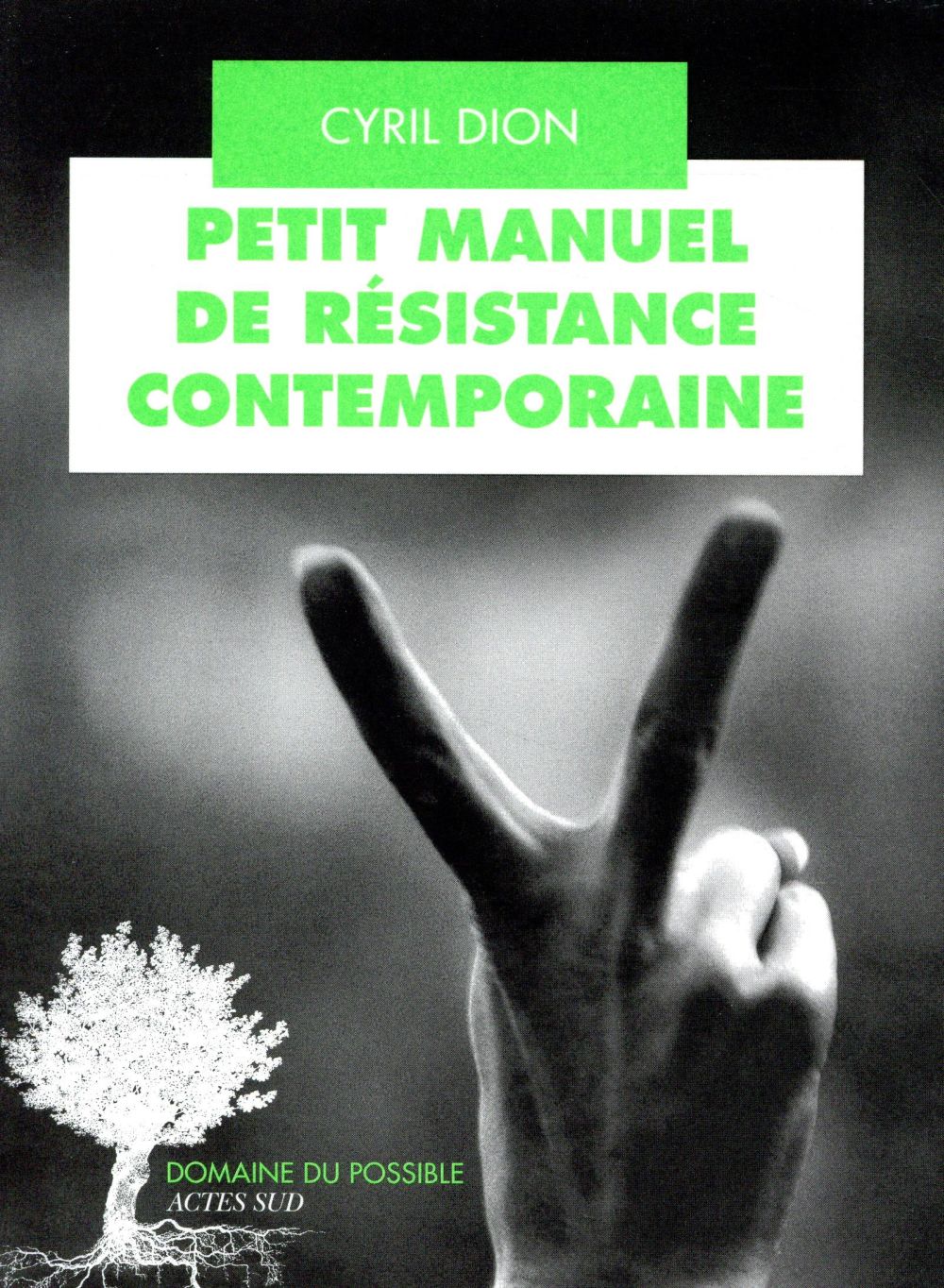 Couverture du livre PETIT MANUEL DE RESISTANCE CONTEMPORAINE