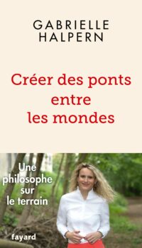 Couverture du livre CREER DES PONTS ENTRE LES MONDES - UNE PHILOSOPHE SUR LE TERRAIN