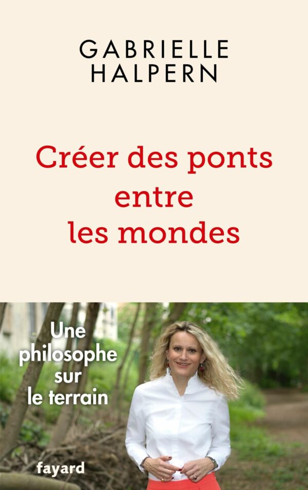 Couverture du livre CREER DES PONTS ENTRE LES MONDES - UNE PHILOSOPHE SUR LE TERRAIN