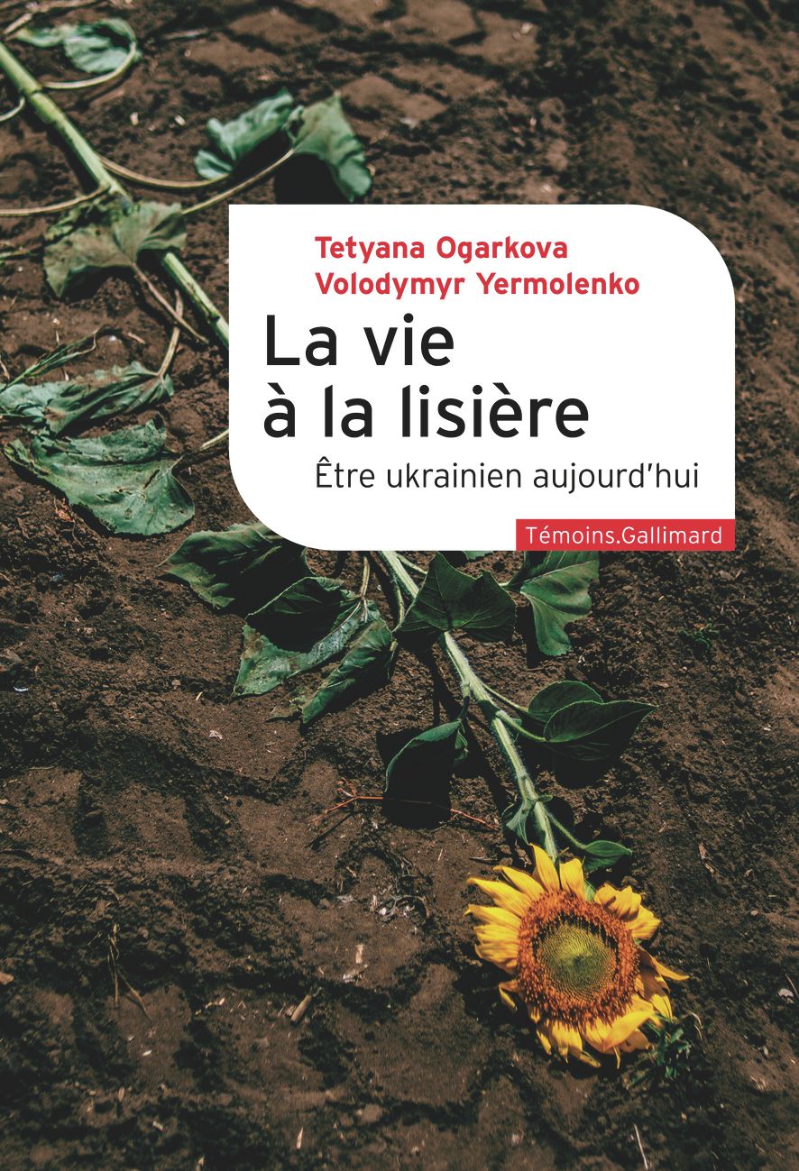 Couverture du livre LA VIE A LA LISIERE - ETRE UKRAINIEN AUJOURD'HUI