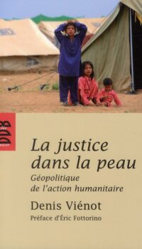 Couverture du livre LA JUSTICE DANS LA PEAU - GEOPOLITIQUE DE L'ACTION HUMANITAIRE