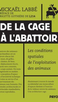 Couverture du livre DE LA CAGE A L'ABATTOIR - LES CONDITIONS SPATIALES DE L'EXPLOITATION ANIMALE